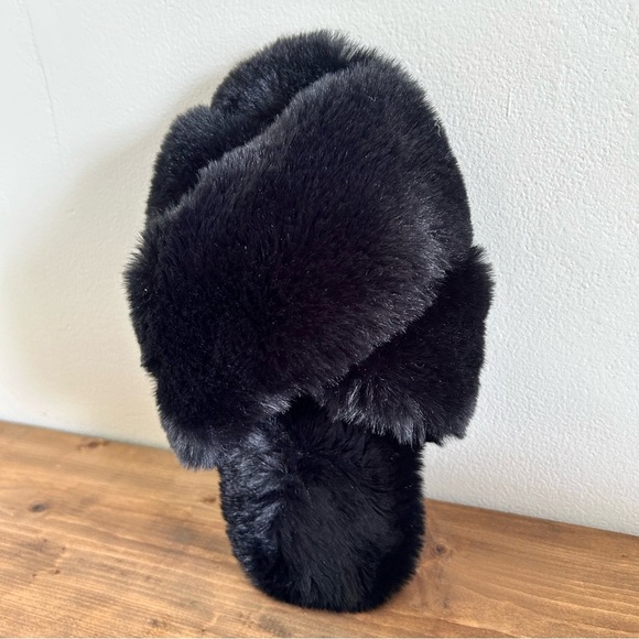 The softest Coziest Black Faux Fur Women's Slippers ever - Picture 3 of 4